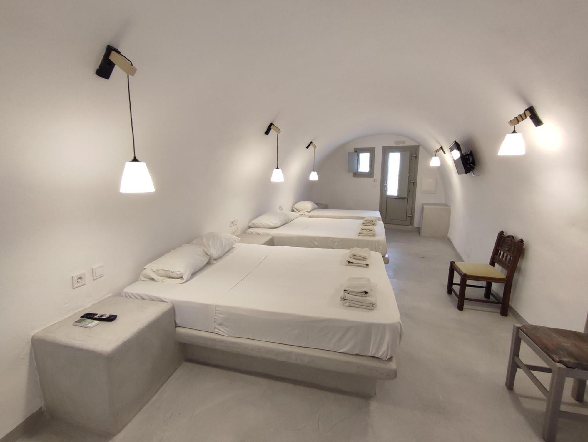 Central Santorini Serenity Rooms Fira  Eksteriør bilde