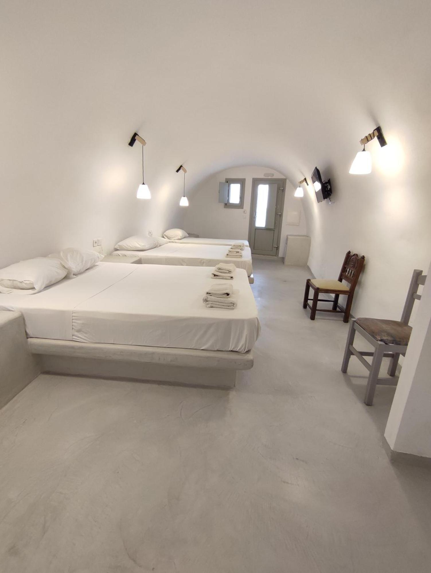 Central Santorini Serenity Rooms Fira  Eksteriør bilde